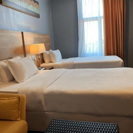 The Lanes Hotel Tutong Kültér fotó