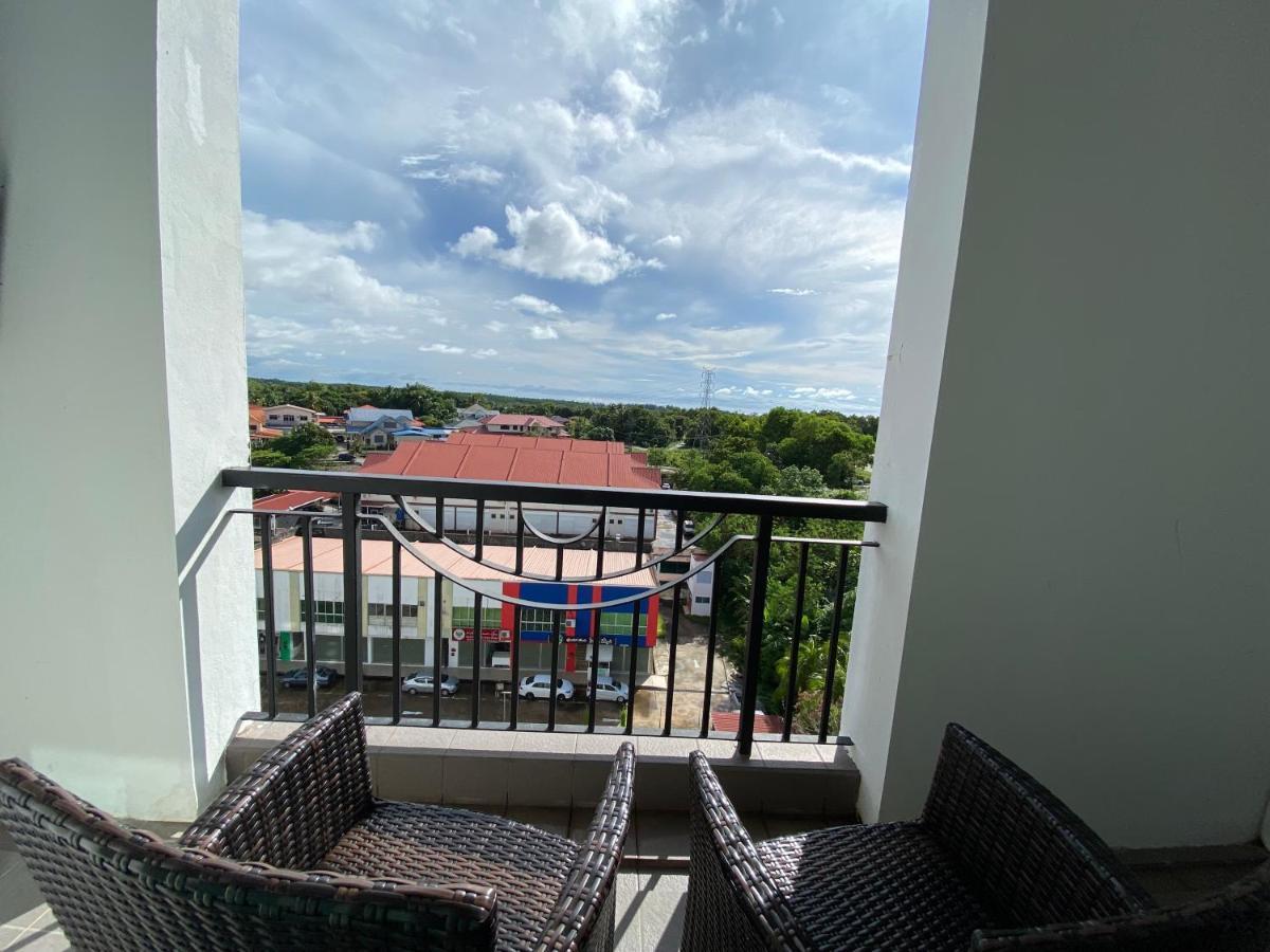 The Lanes Hotel Tutong Kültér fotó