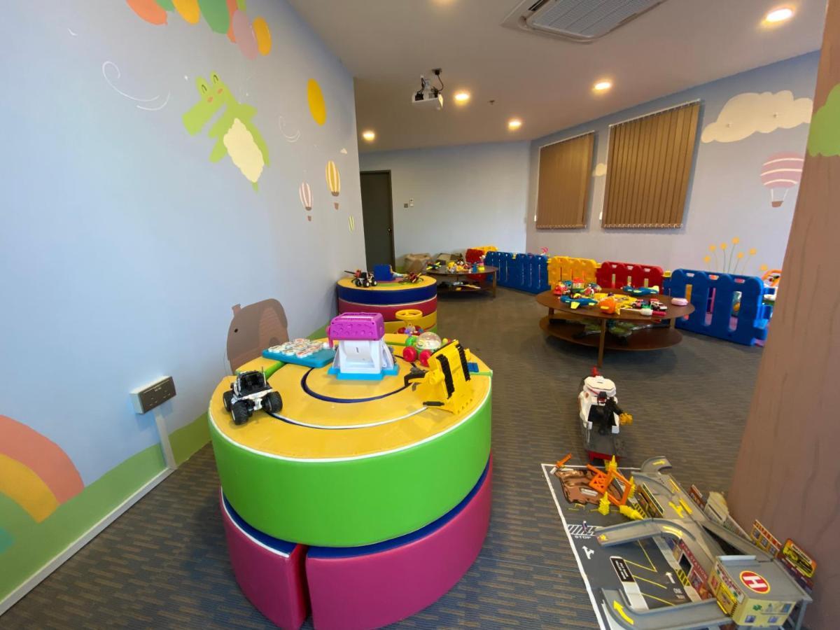 The Lanes Hotel Tutong Kültér fotó