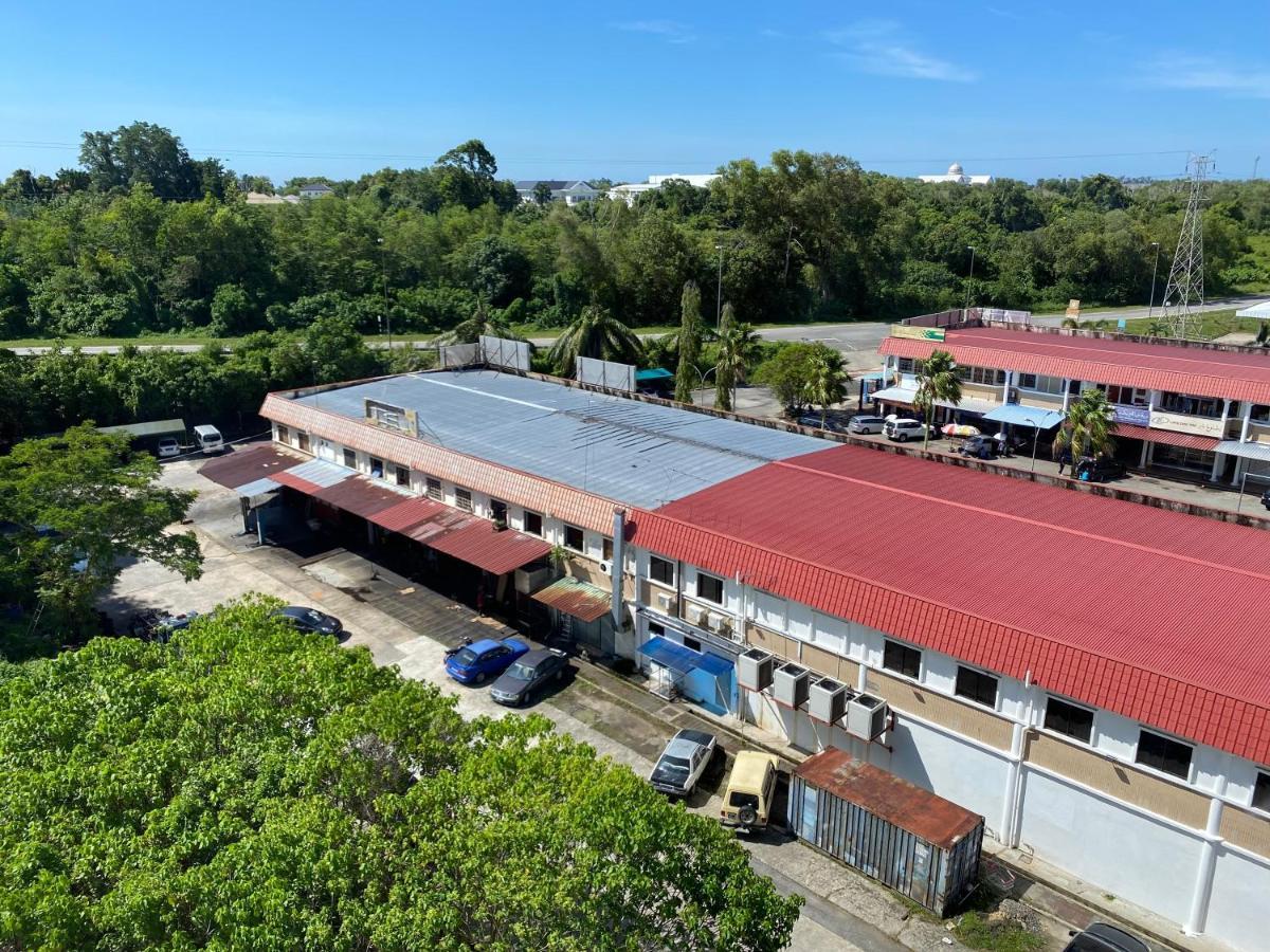 The Lanes Hotel Tutong Kültér fotó