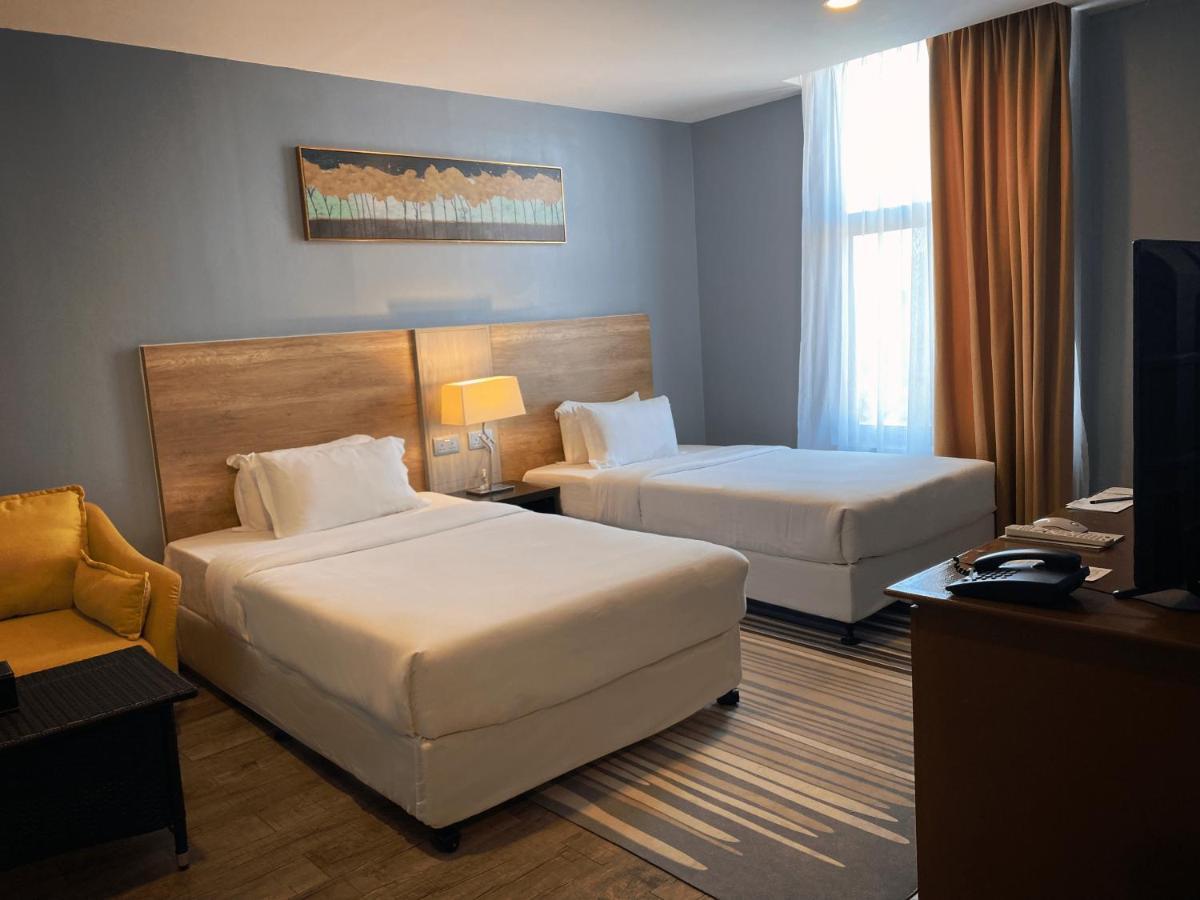 The Lanes Hotel Tutong Kültér fotó