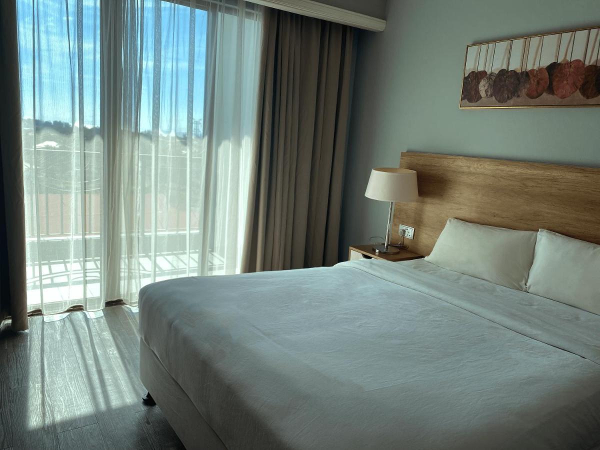 The Lanes Hotel Tutong Kültér fotó