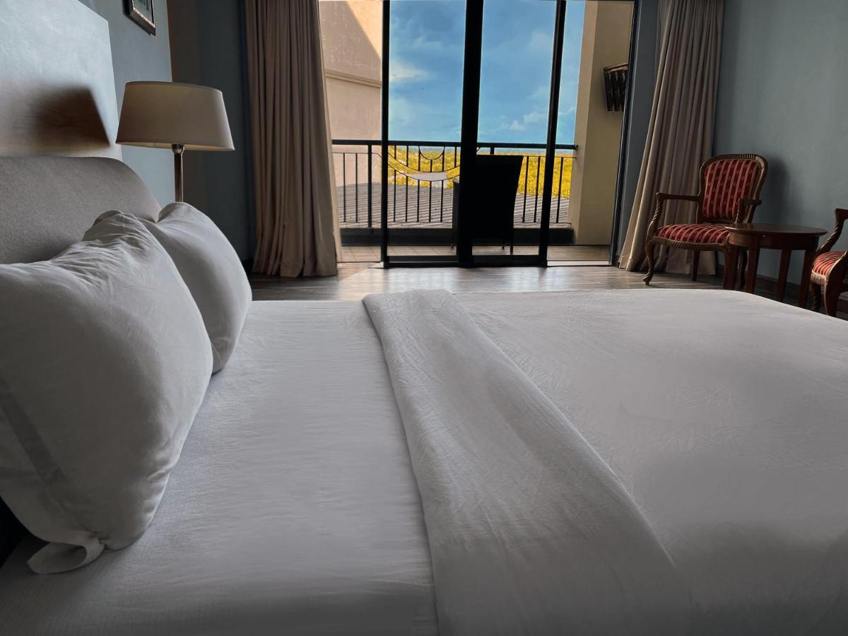 The Lanes Hotel Tutong Kültér fotó